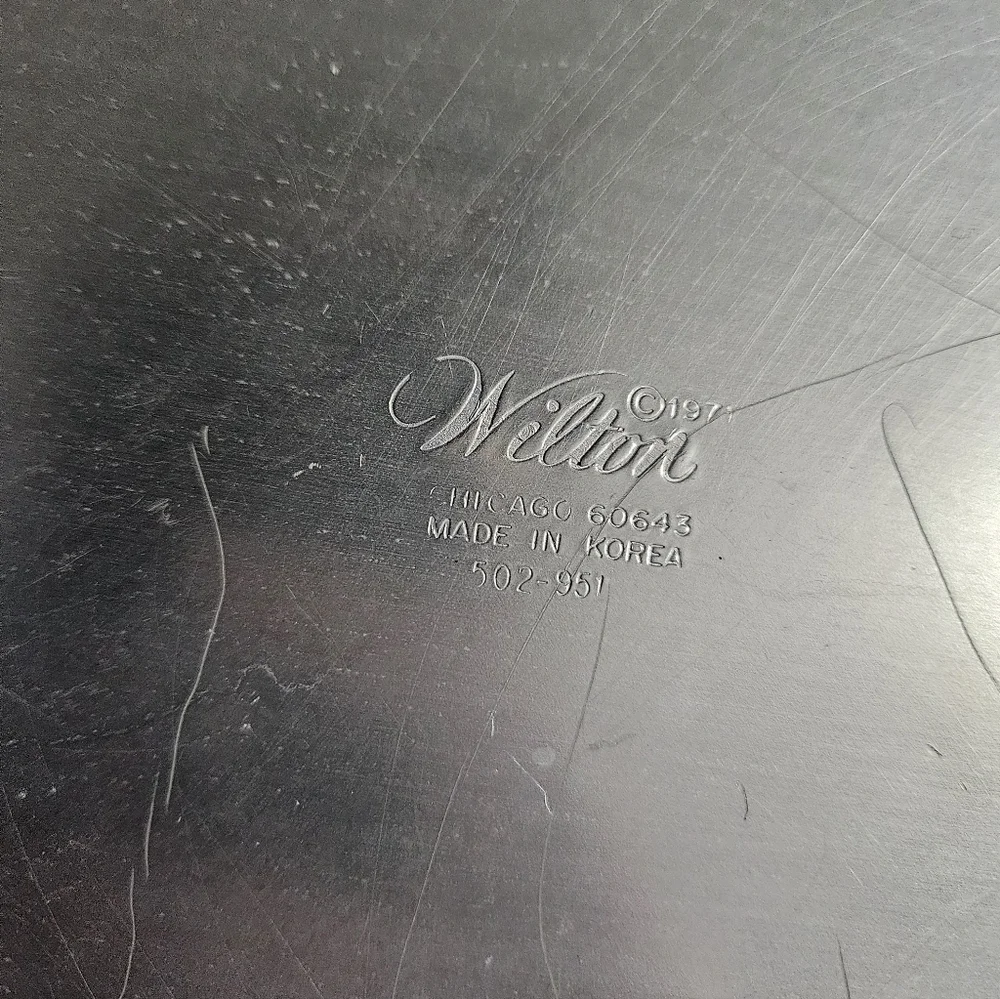 Wilton Set Of Two Heart Pans! - Picture 5 of 5